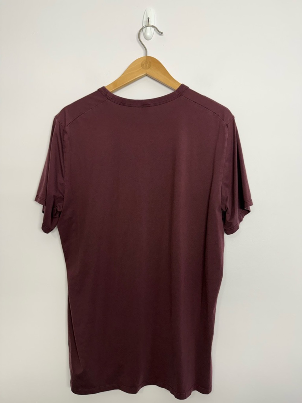 Lululemon The Fundamental T-Shirt Garnet? Size Medium - Picture 3 of 4